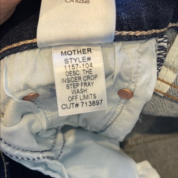 NWT MOTHER The Insider Crop Step Fray Jeans Off Limits Wash size 27 dark wash - Picture 6 of 9